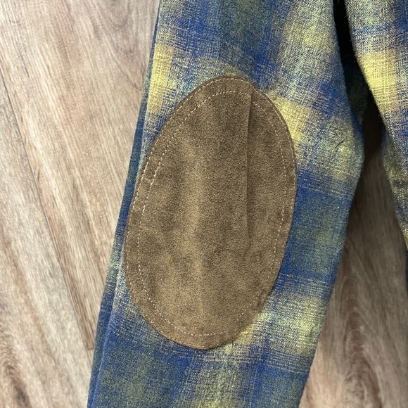 Pendleton Men's Elbow-Patch Wool Trail Shirt in a Yellow and Blue Plaid - Picture 3 of 8